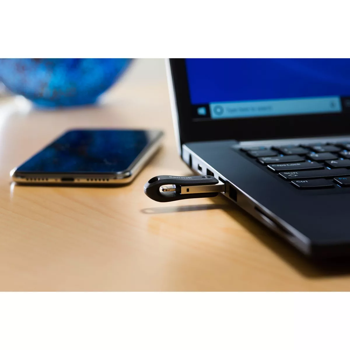 SanDisk iXpand Flash Drive Go for iPhone & iPad, 64GB