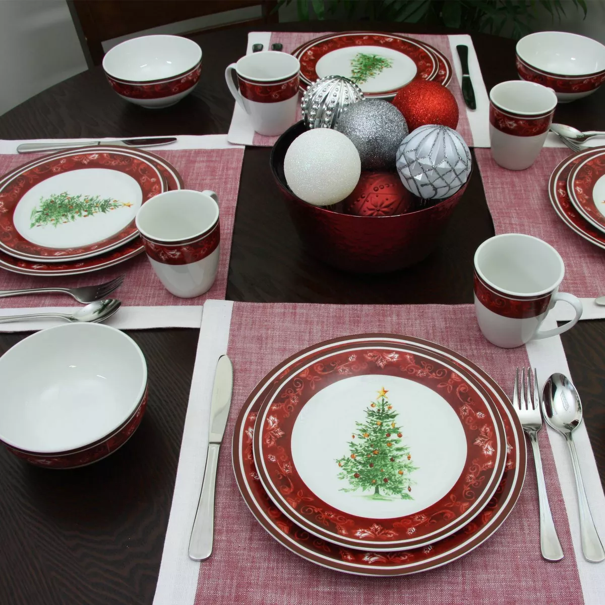 Gibson Home 16pc Ceramic Noel Nostalgia Dinnerware Set