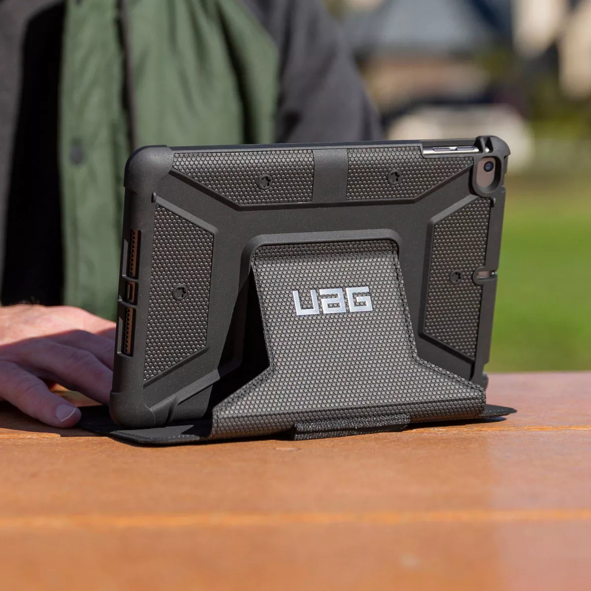 Urban Armor Gear (UAG) Apple iPad Mini (2019) Metropolis Case - Black