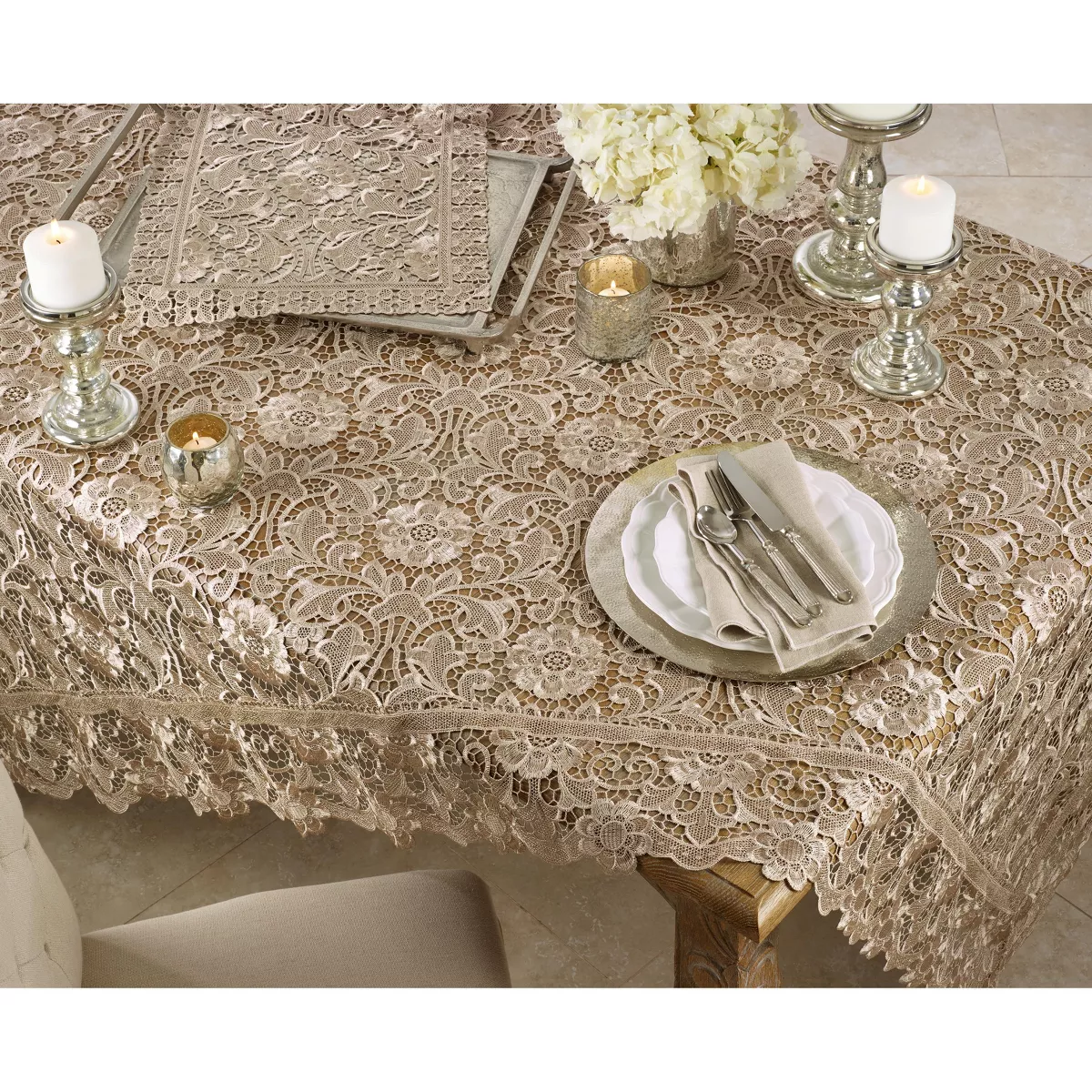 Saro Lifestyle Floral Lace Dining Table Runner