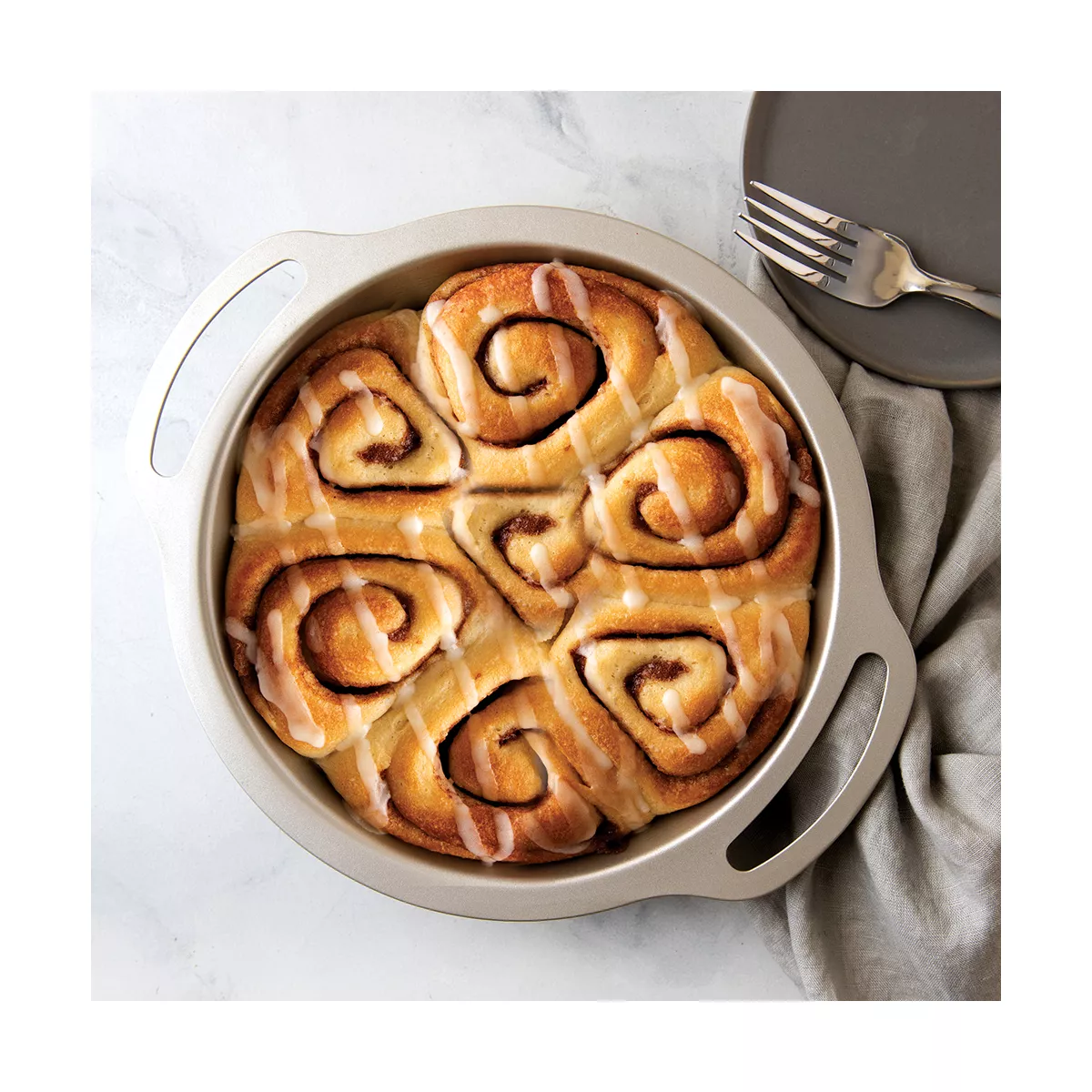 Nordic Ware Treat™ Nonstick 9 inch Round Cake Pan