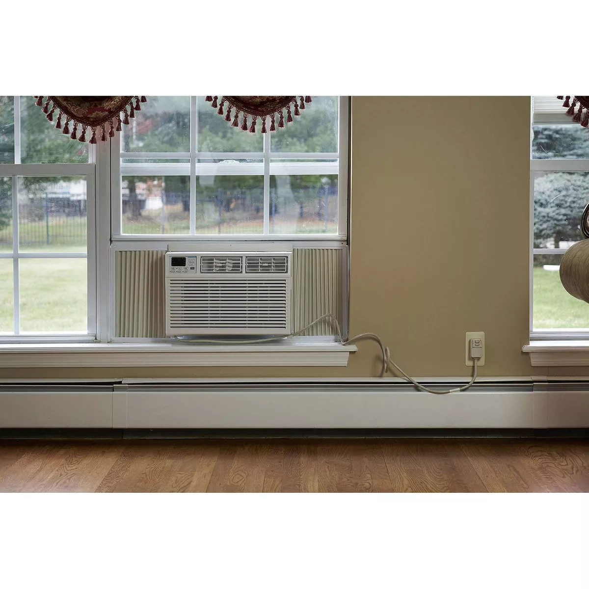 Emerson Quiet Kool 10,000 BTU 115V Window Air Conditioner EARC10RE1 with Remote Control