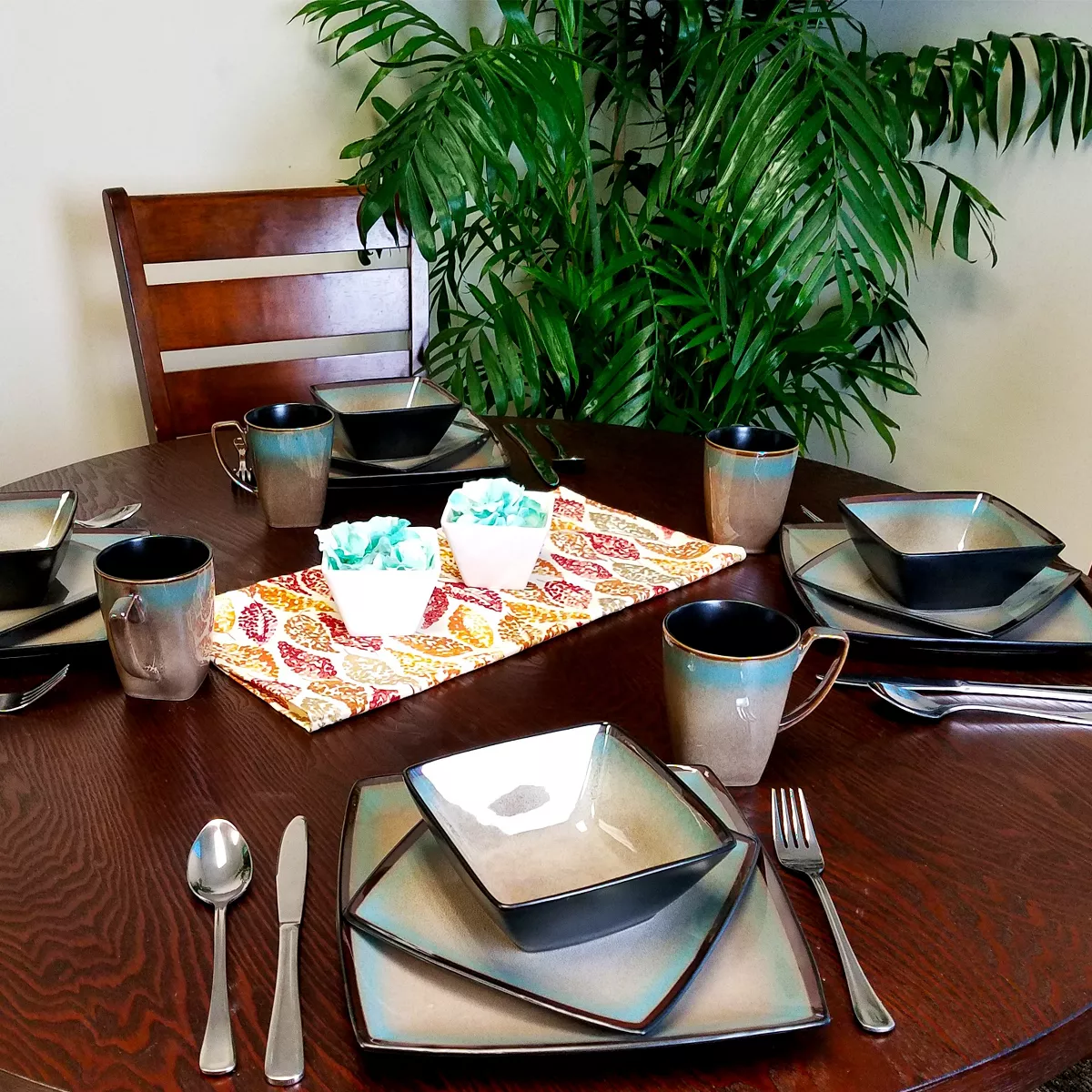 Gibson Tequesta 16pc Square Dinnerware Set- Taupe