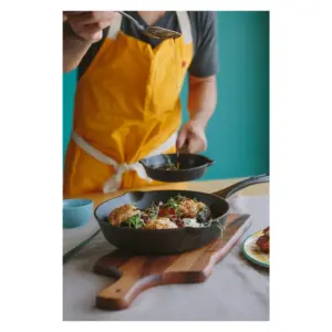 Victoria Seasoned Cast Iron Skillet 8