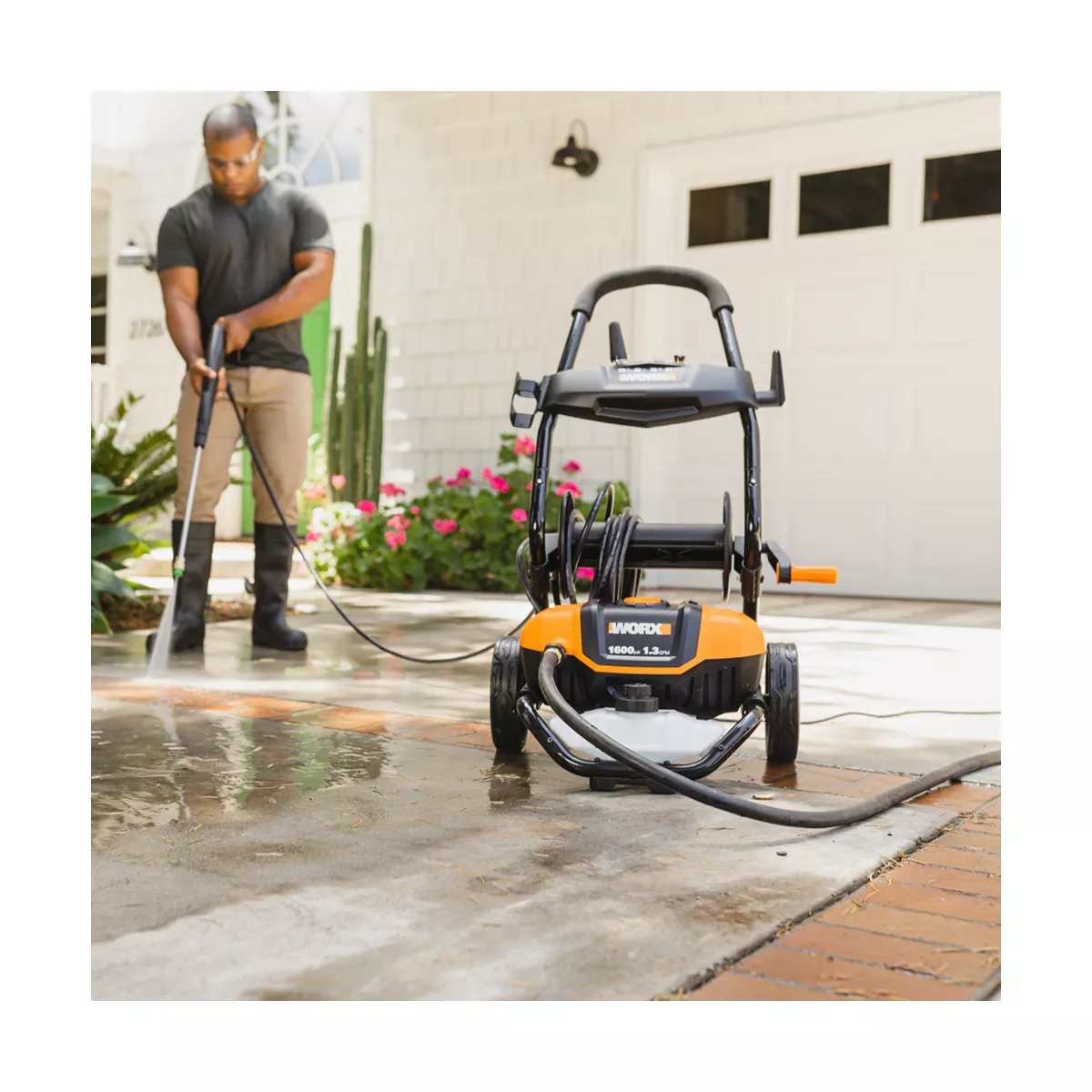 Worx WG604 13Amp, 2240 MAX psi / 1.93 MAX gpm Electric Pressure Washer with Rolling Cart