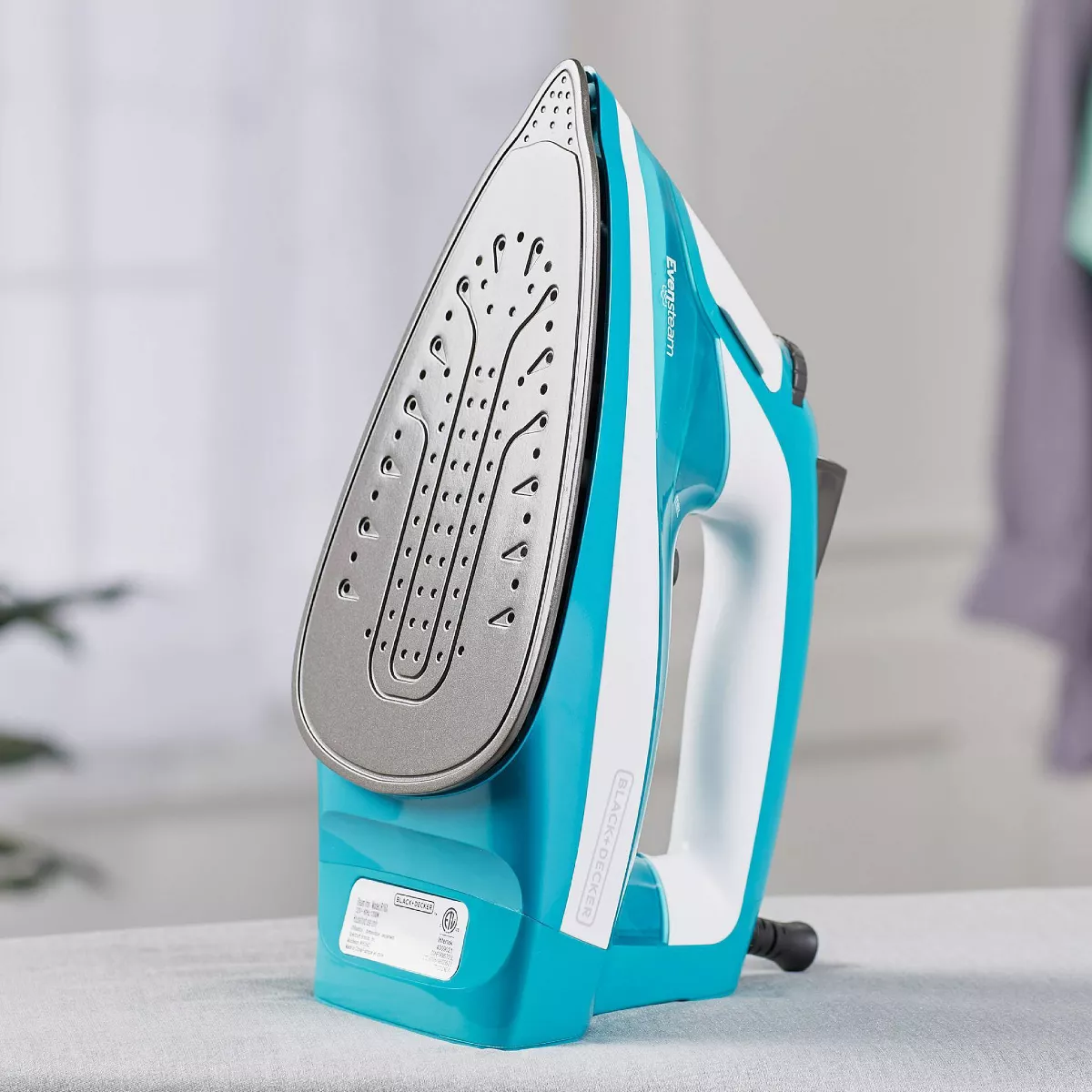 BLACK+DECKER Xpress Steam Pivoting Cord Iron