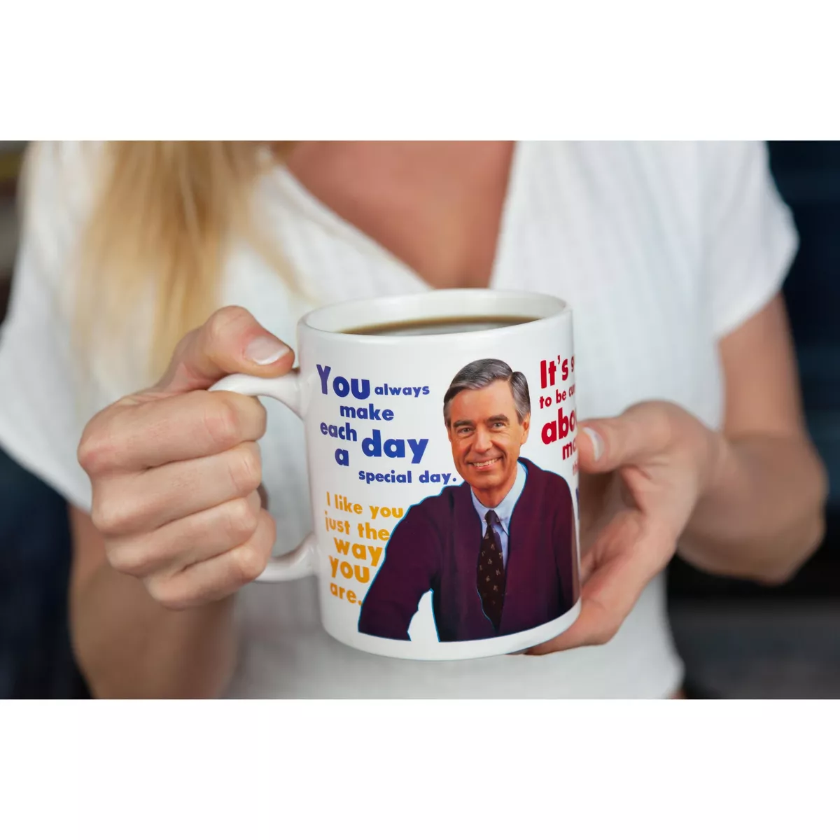 Surreal Entertainment Mister Rogers Sweater Changing Mug | Sweater Changes With Heat | Holds 16 Ounces