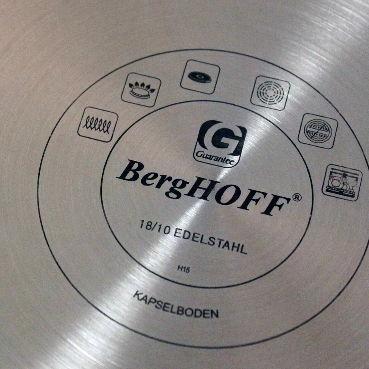 BergHOFF Essentials 9.5" 18/10 Non-Stick SS Fry Pan 1.9 Qt - Manhattan