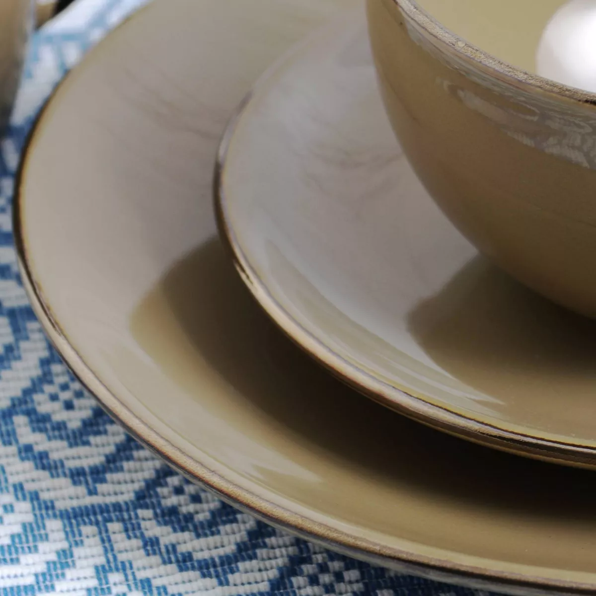 16pc Stoneware Solid Dinnerware Set Brown - Elama