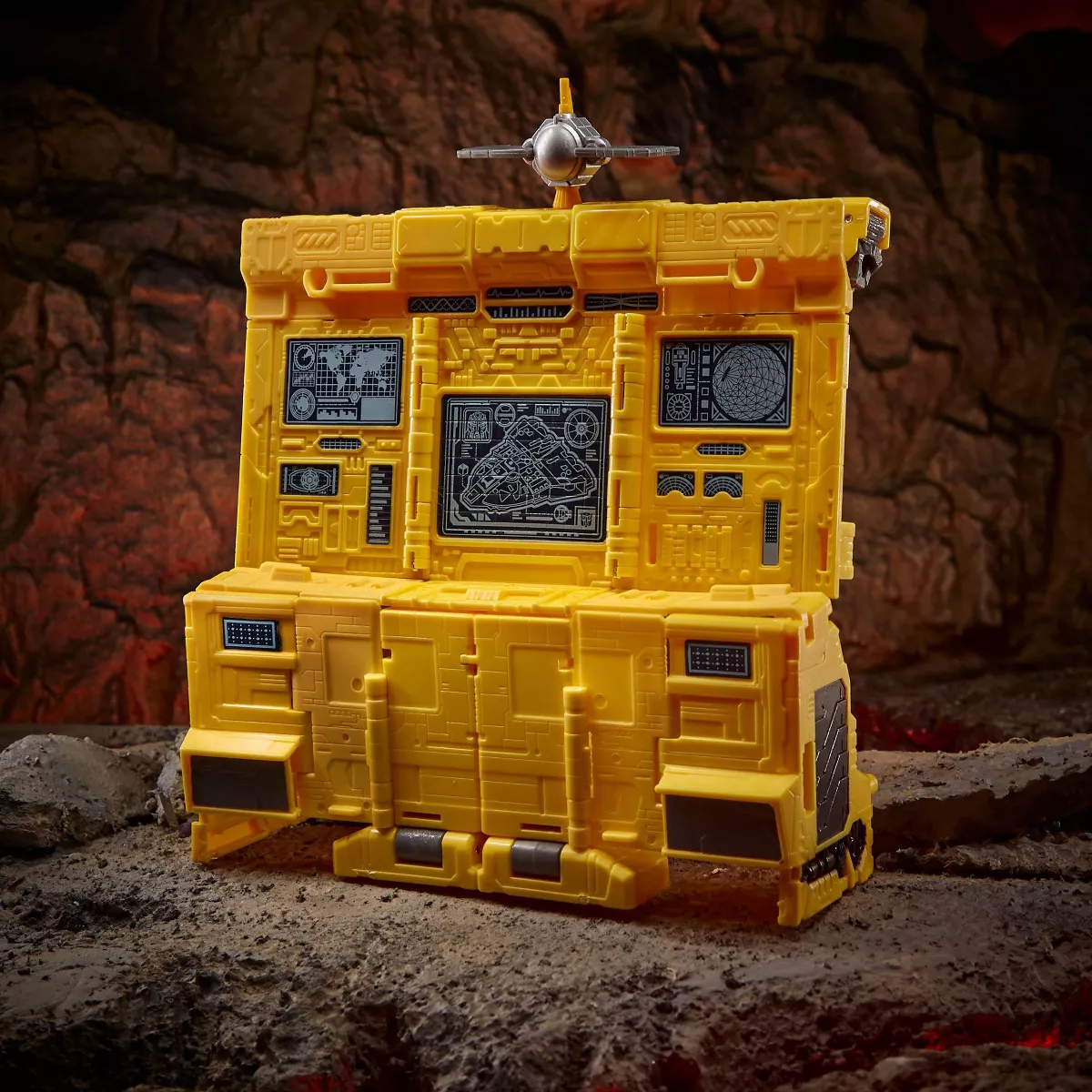 Transformers Generations War for Cybertron: Kingdom Titan WFC-K30 Autobot Ark