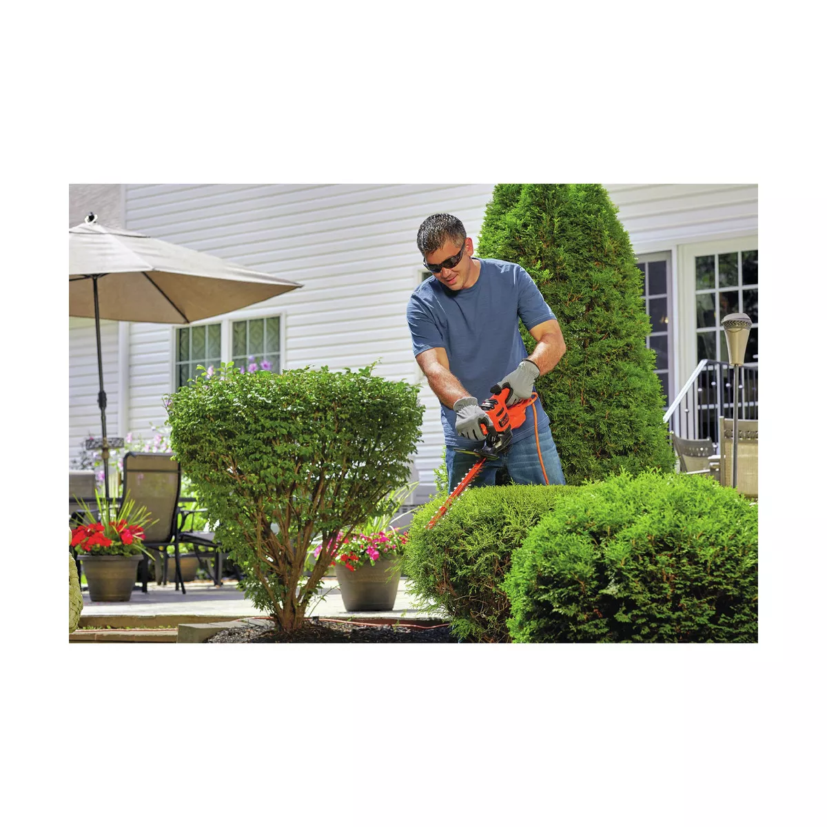 Black & Decker BEHT150 17 in. Electric Hedge Trimmer