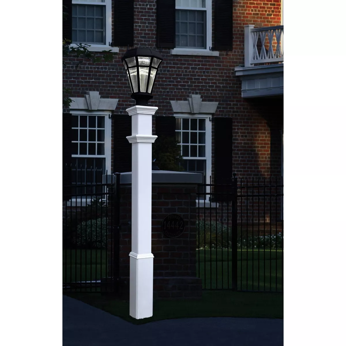 Vita Sturbridge Lamp Post