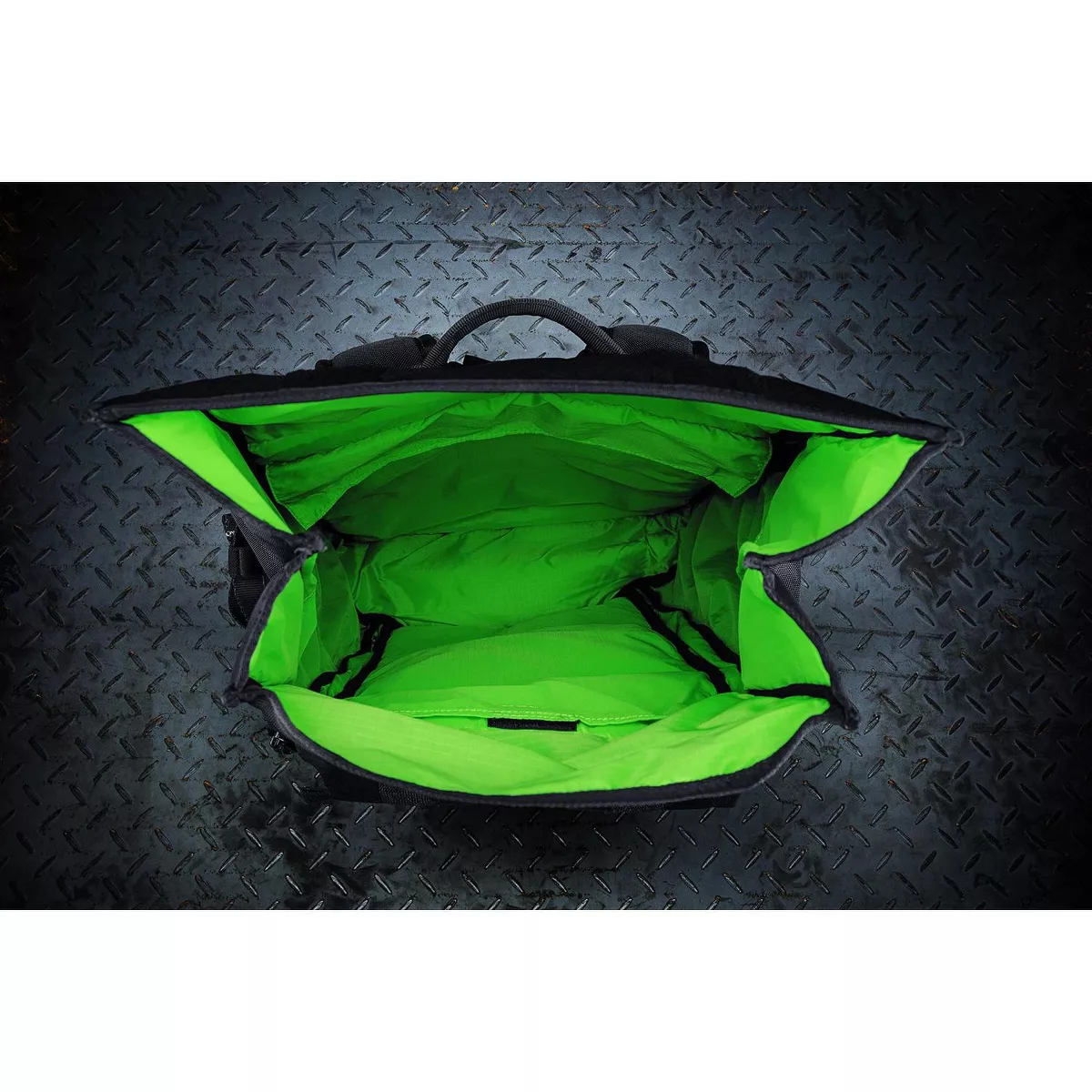Razer Tactical Pro 17.3” Backpack V2 - Tear & water-resistant exterior