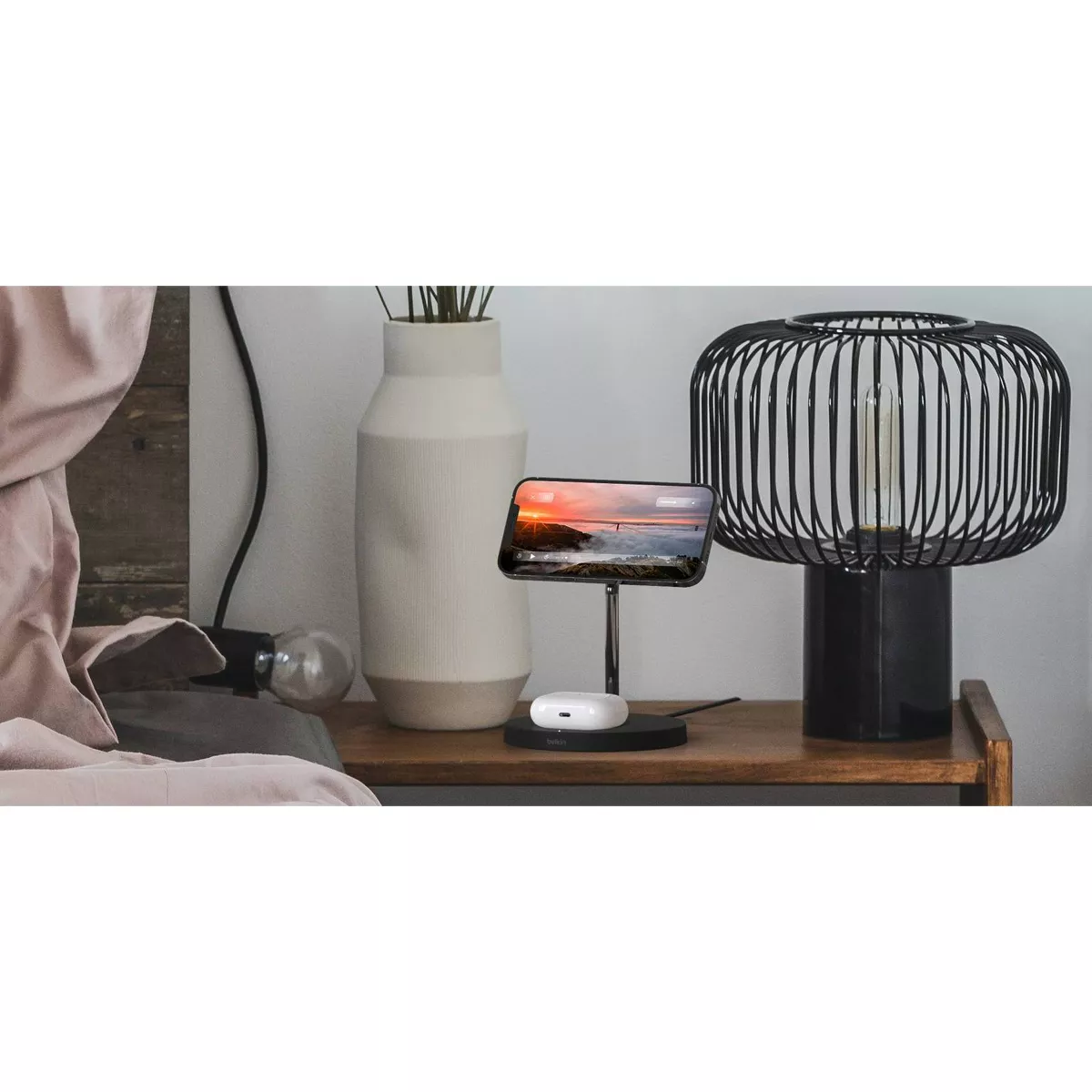 Belkin BoostCharge Pro 2 in 1 Magnetic Wireless Charger with MagSafe