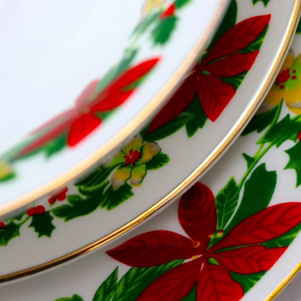 Gibson Home 20pc Ceramic Poinsettia Holiday Dinnerware Set