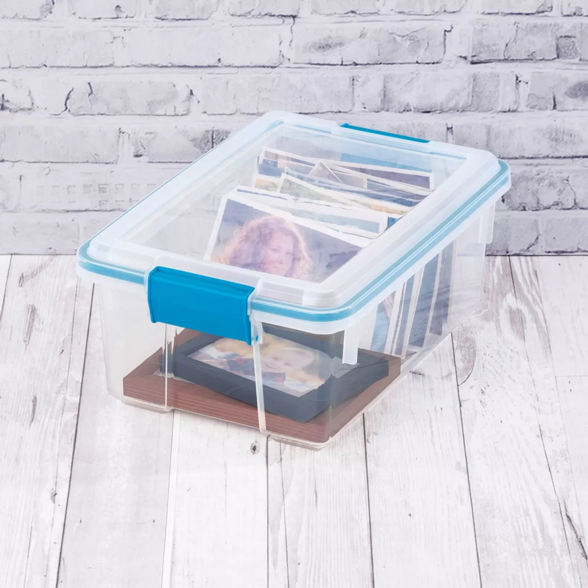 Sterilite 12qt Gasket Box Clear With Blue Latches