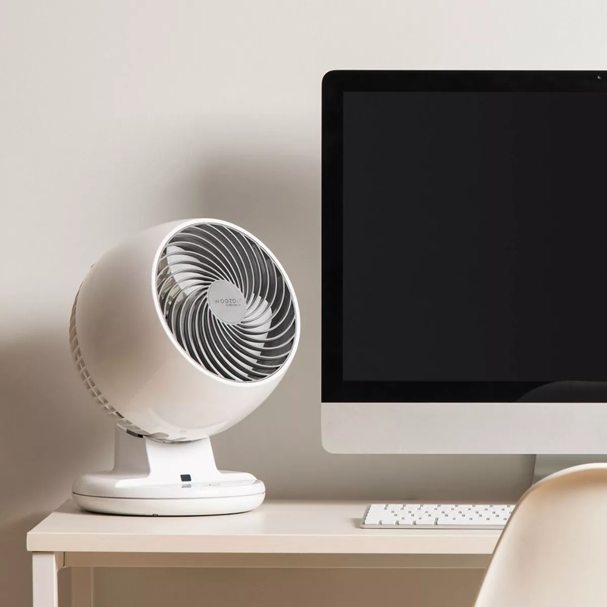 IRIS USA Woozoo Remote Controlled Desktop Portable Small Oscillating Circulating Fan Fits Desk, Office, End Table, or Bedroom, White