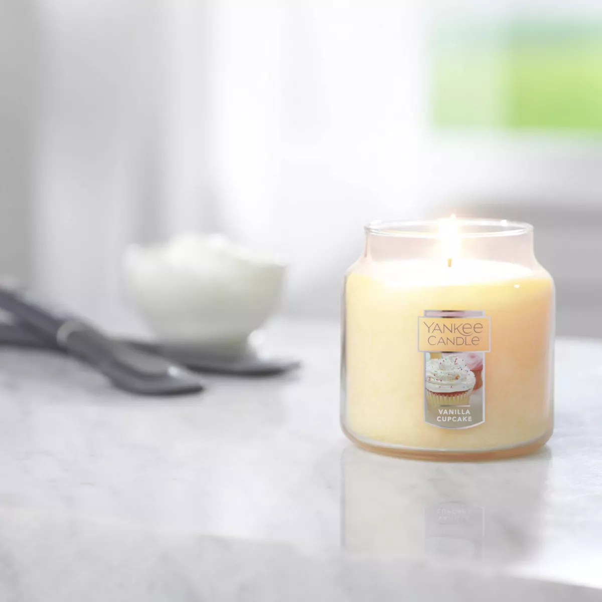 12.5oz Glass Jar Vanilla Cupcake Candle - Yankee Candle