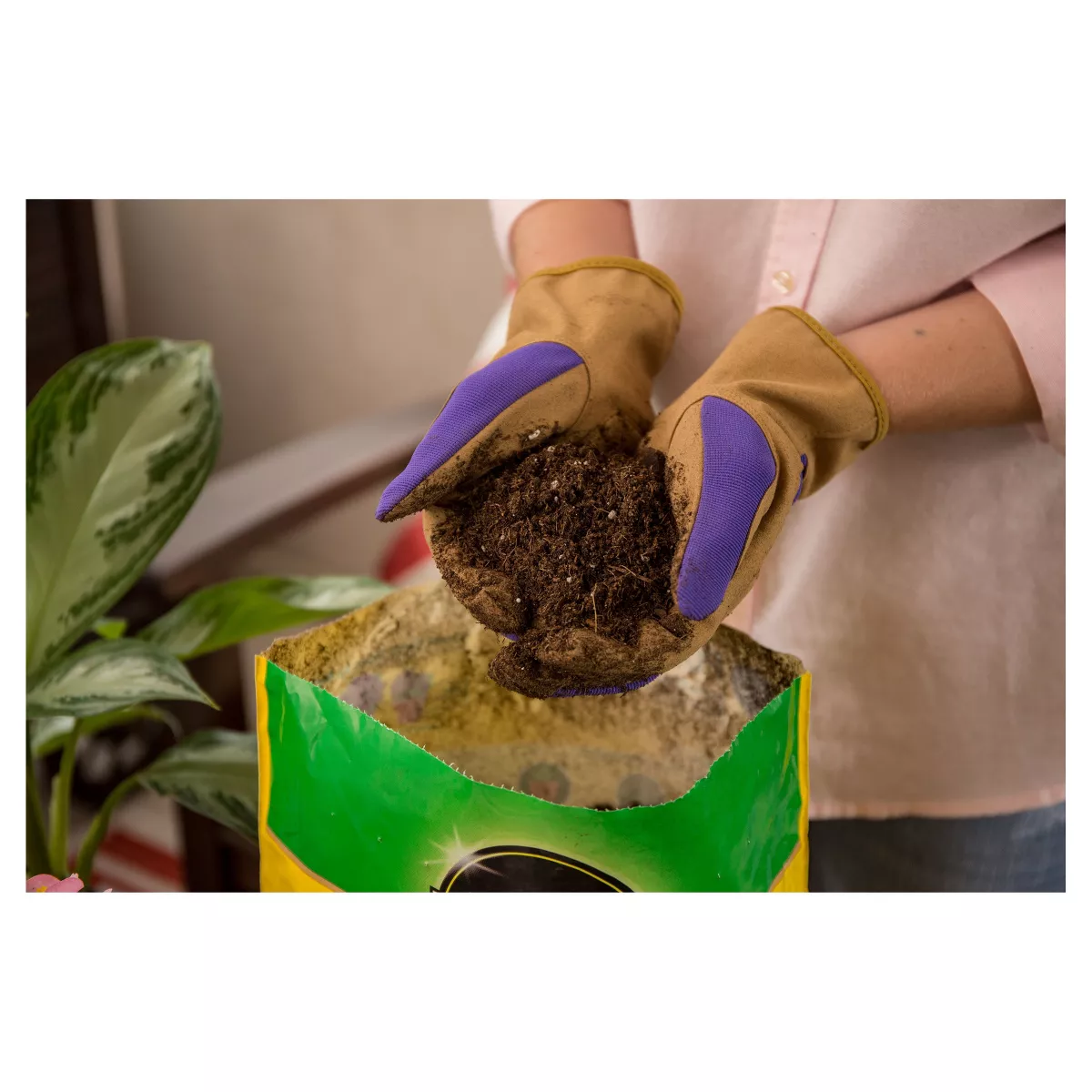 Miracle-Gro Premium Potting Mix 1 Cubic Foot