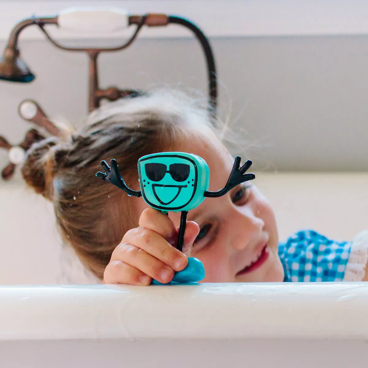 Glo Pals Character Blair & 6 Blue Light Up Water Cubes