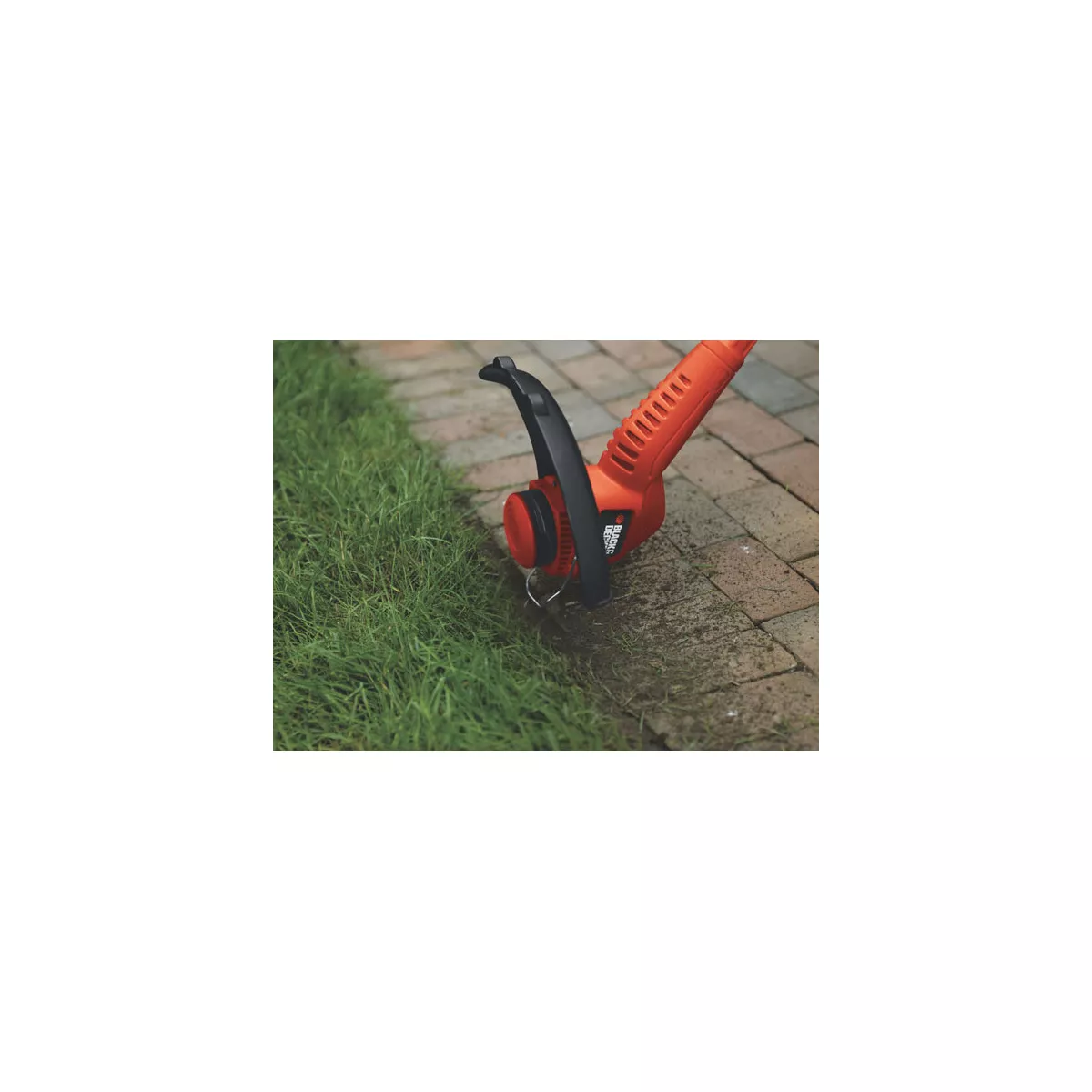 Black & Decker ST7700 4.4 Amp 13 in. 2-in-1 Straight Shaft Electric String Trimmer / Edger