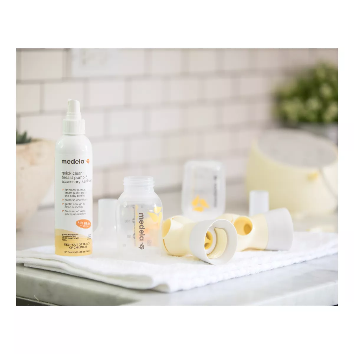 Medela Quick Clean Breast Pump & Accessory Sanitizer Spray - 8oz