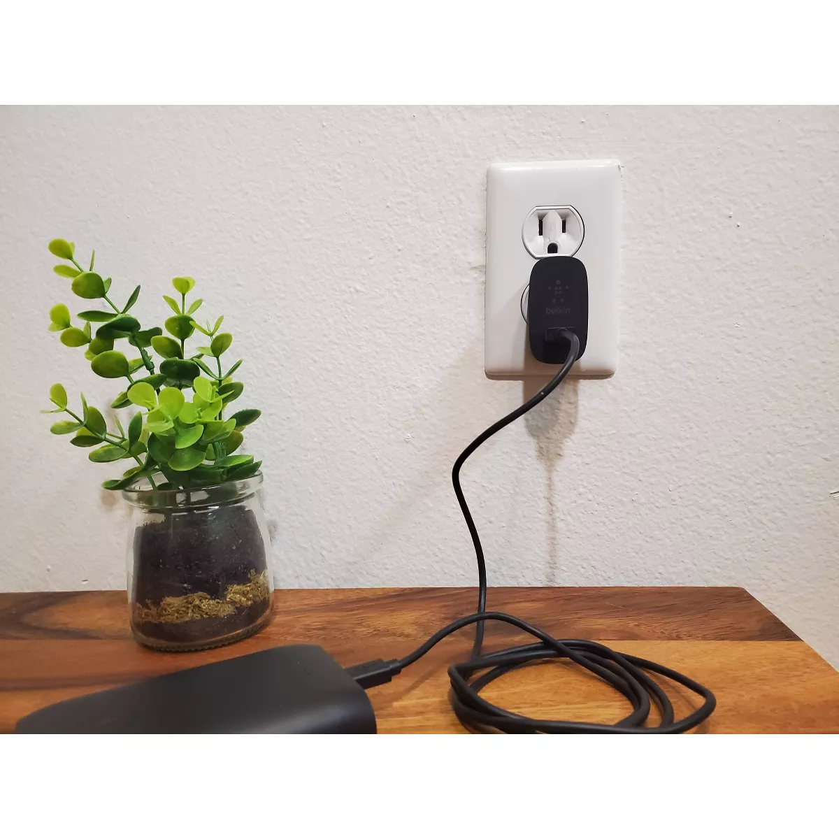 Belkin 2.1A/12W 1-port Universal Home Charger with 4' Micro-USB ChargeSync Cable - Black