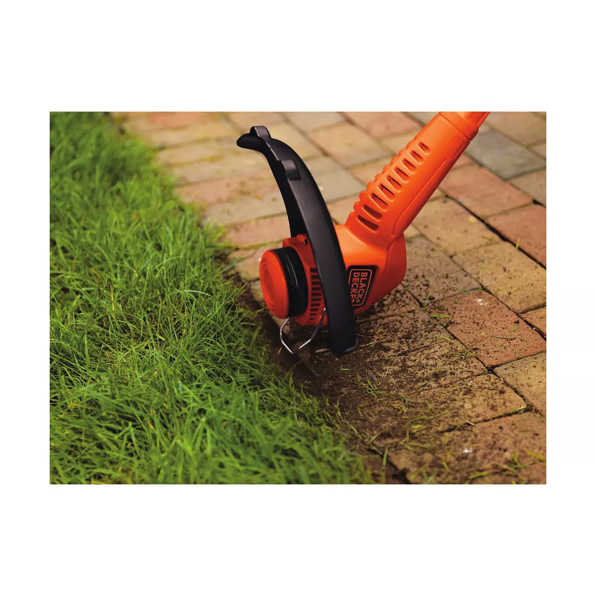 Black & Decker ST7700 4.4 Amp 13 in. 2-in-1 Straight Shaft Electric String Trimmer / Edger