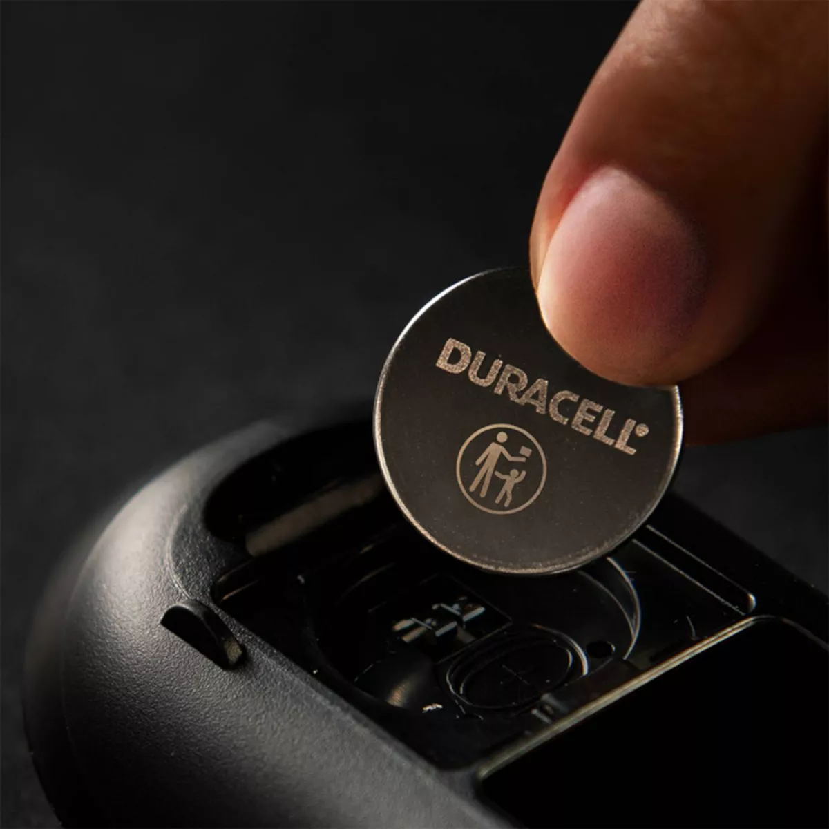 Duracell 2032 Batteries Lithium Coin Button - 4 Pack - Specialty Battery w/ Bitterant Technology