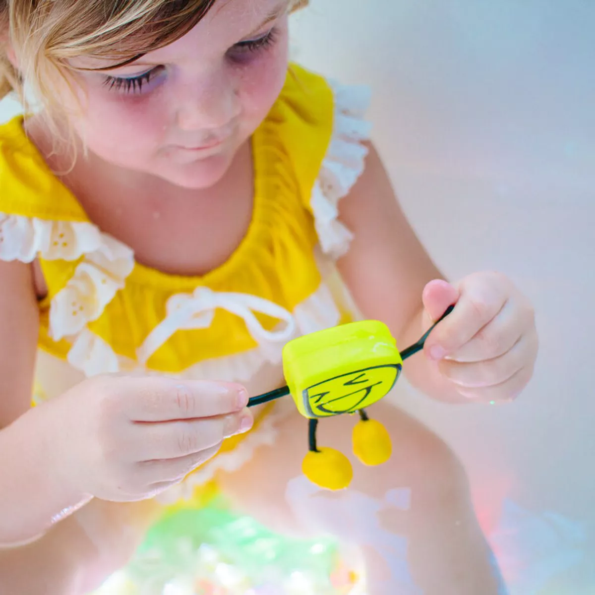 Glo Pals Character Alex & 6 Yellow Light Up Water Cubes