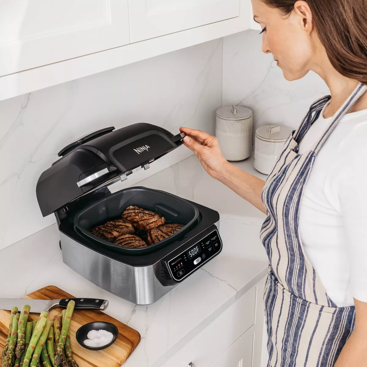 Ninja Foodi 4qt 5-in-1 Indoor Grill and Air Fryer - AG301