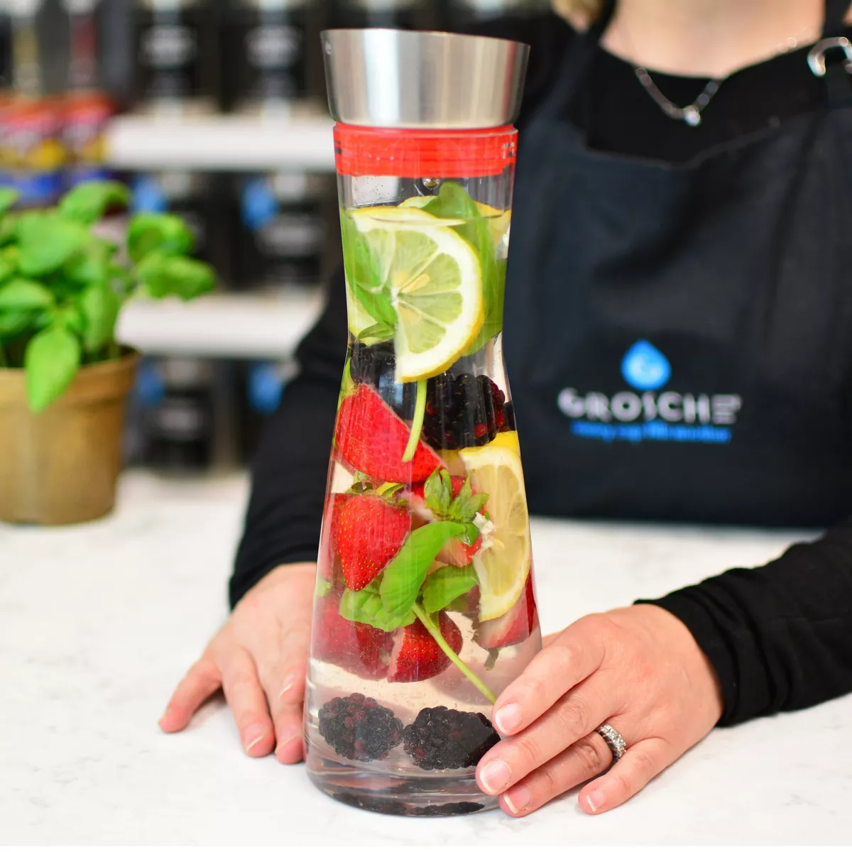 GROSCHE RIO Glass Infusion Water Pitcher and Sangria Maker Carafe with Stainless Steel Smart Filter Lid, 34 fl oz