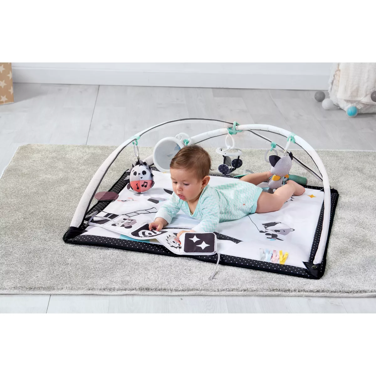 Tiny Love Magical Tales Black & White Gymini