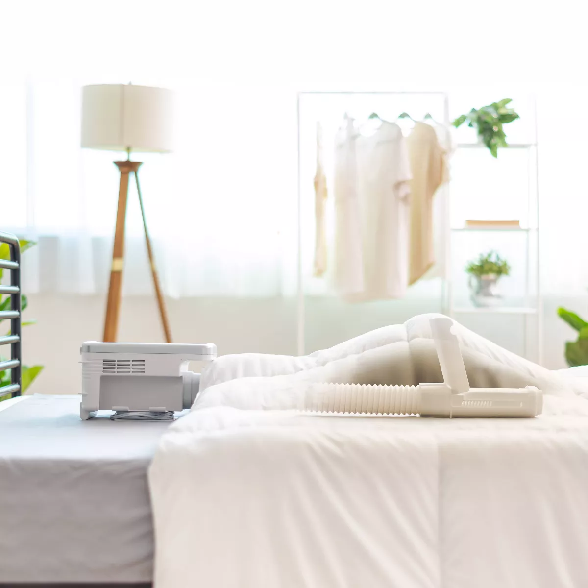IRIS High-Powered Blanket Warmer with Shoe Dryer Attachment
