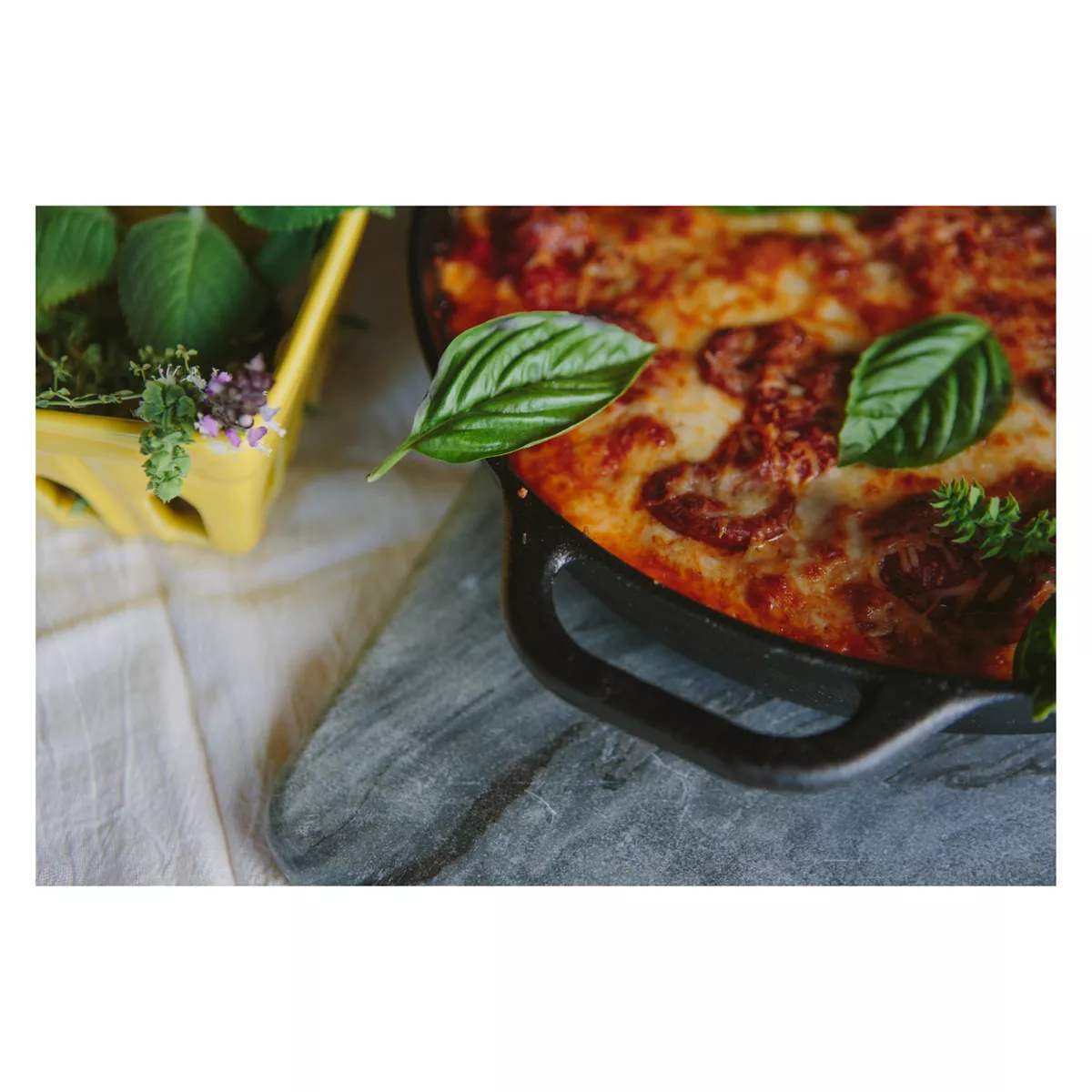 Victoria Seasoned Cast Iron Skillet 12