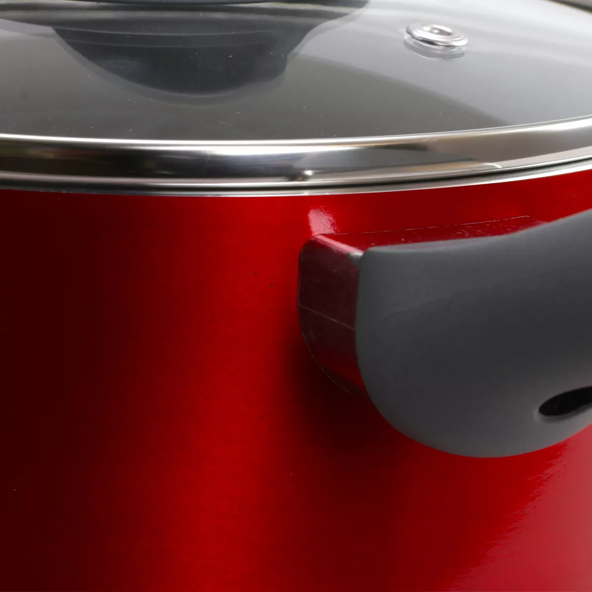 Oster Herscher 2.5 Quart Aluminum Sauce Pan with Tempered Glass Lid in Red