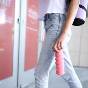 20oz que Bottle Coral Pink