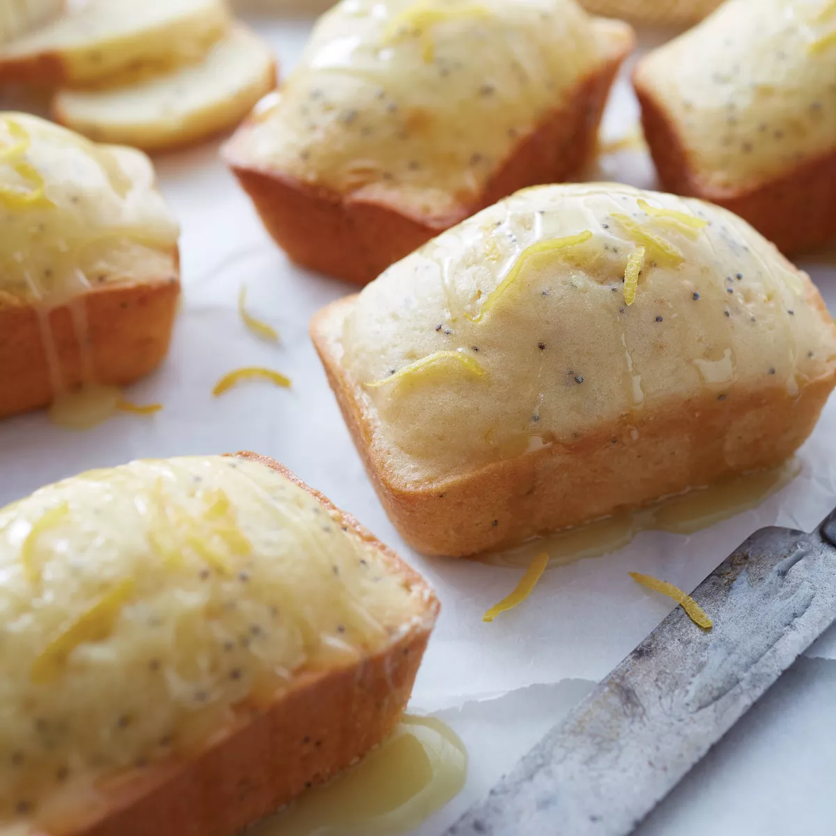 Wilton 4 Cavity Easy Flex Silicone Mini Loaf Pan for Bread, Cakes and Meatloaf
