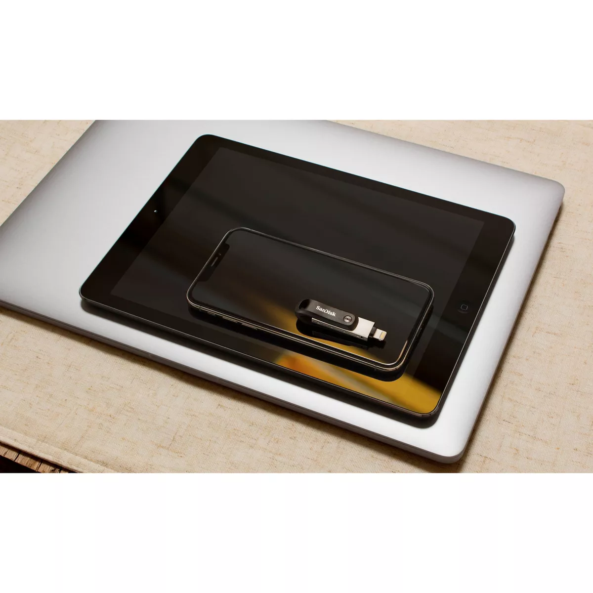 SanDisk iXpand Flash Drive Go for iPhone & iPad, 64GB
