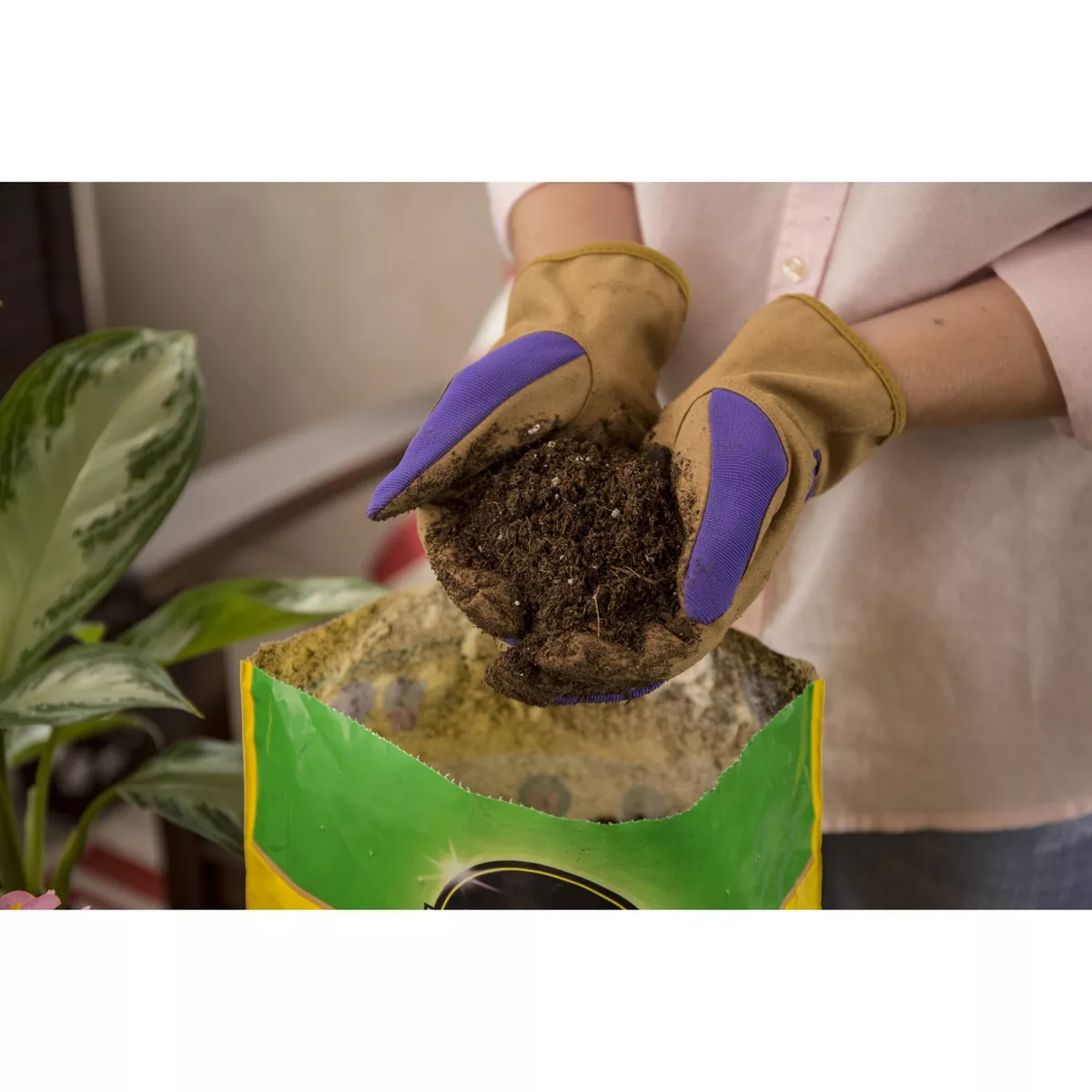 Miracle-Gro Premium Potting Mix 8qt