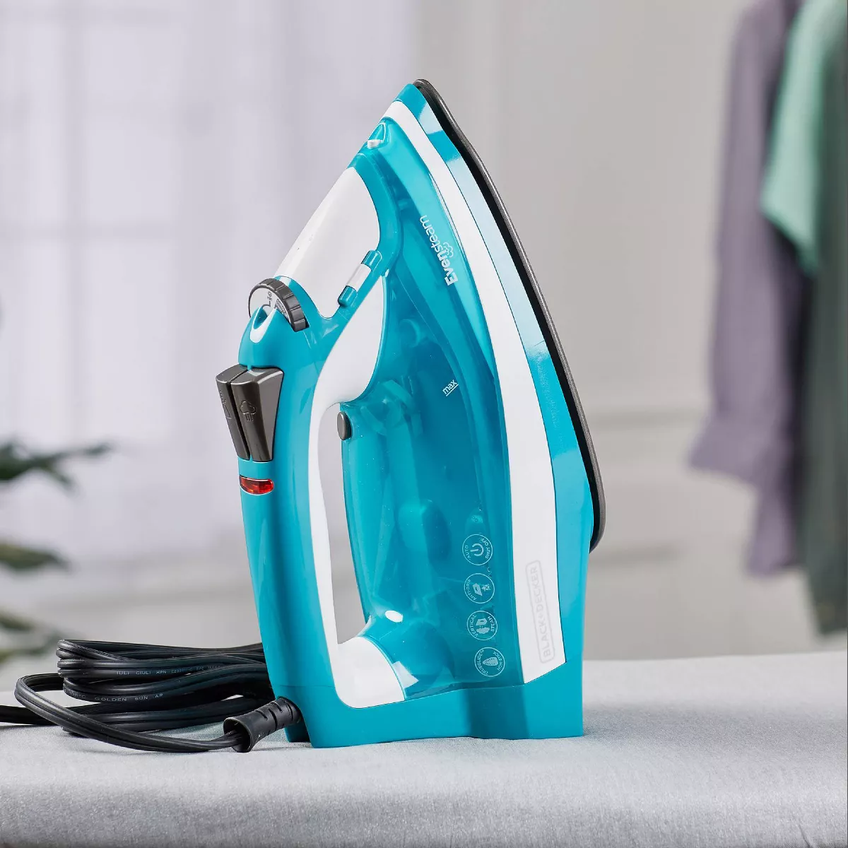 BLACK+DECKER Xpress Steam Pivoting Cord Iron