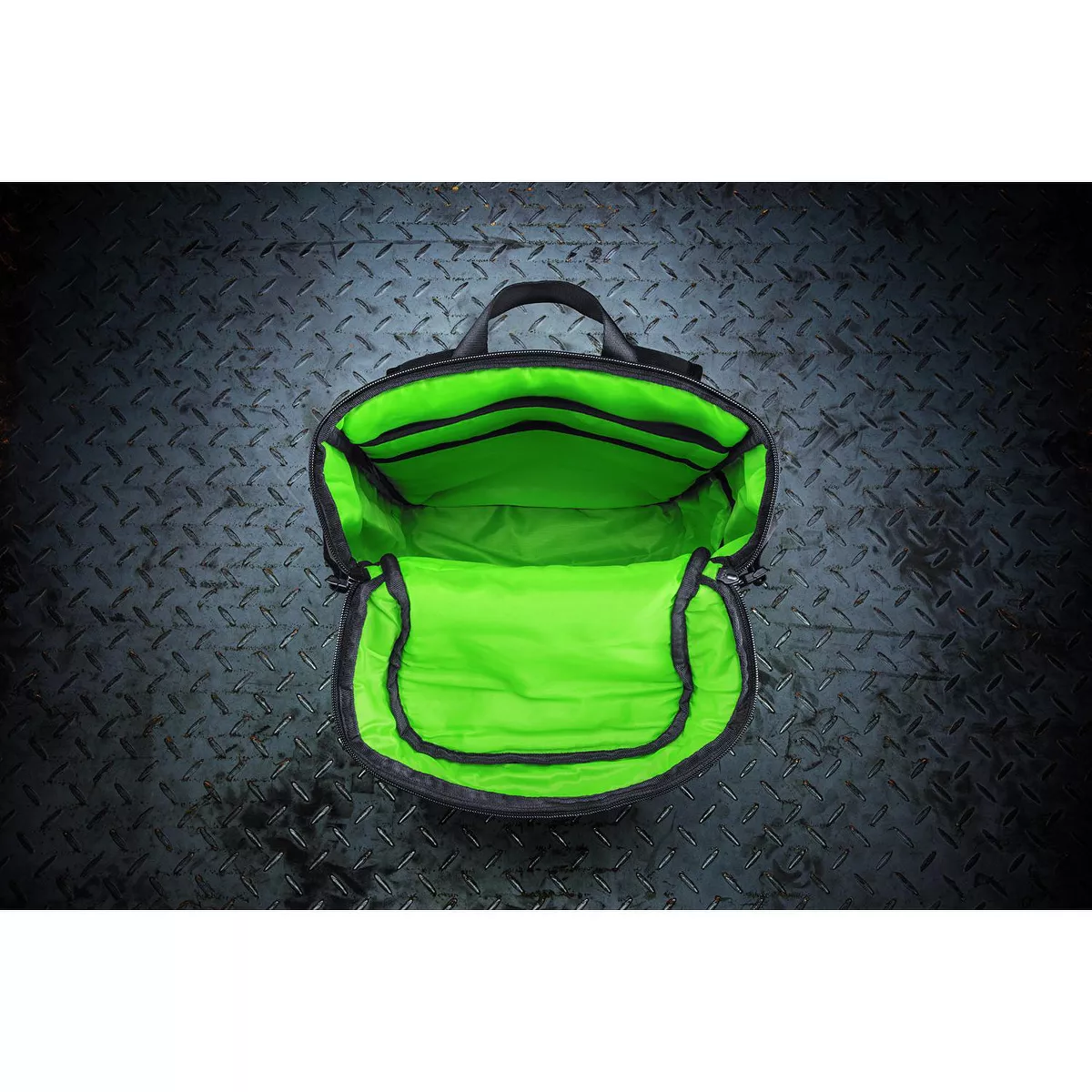 Razer Tactical 15.6” Backpack V2 - Tear & water-resistant exterior