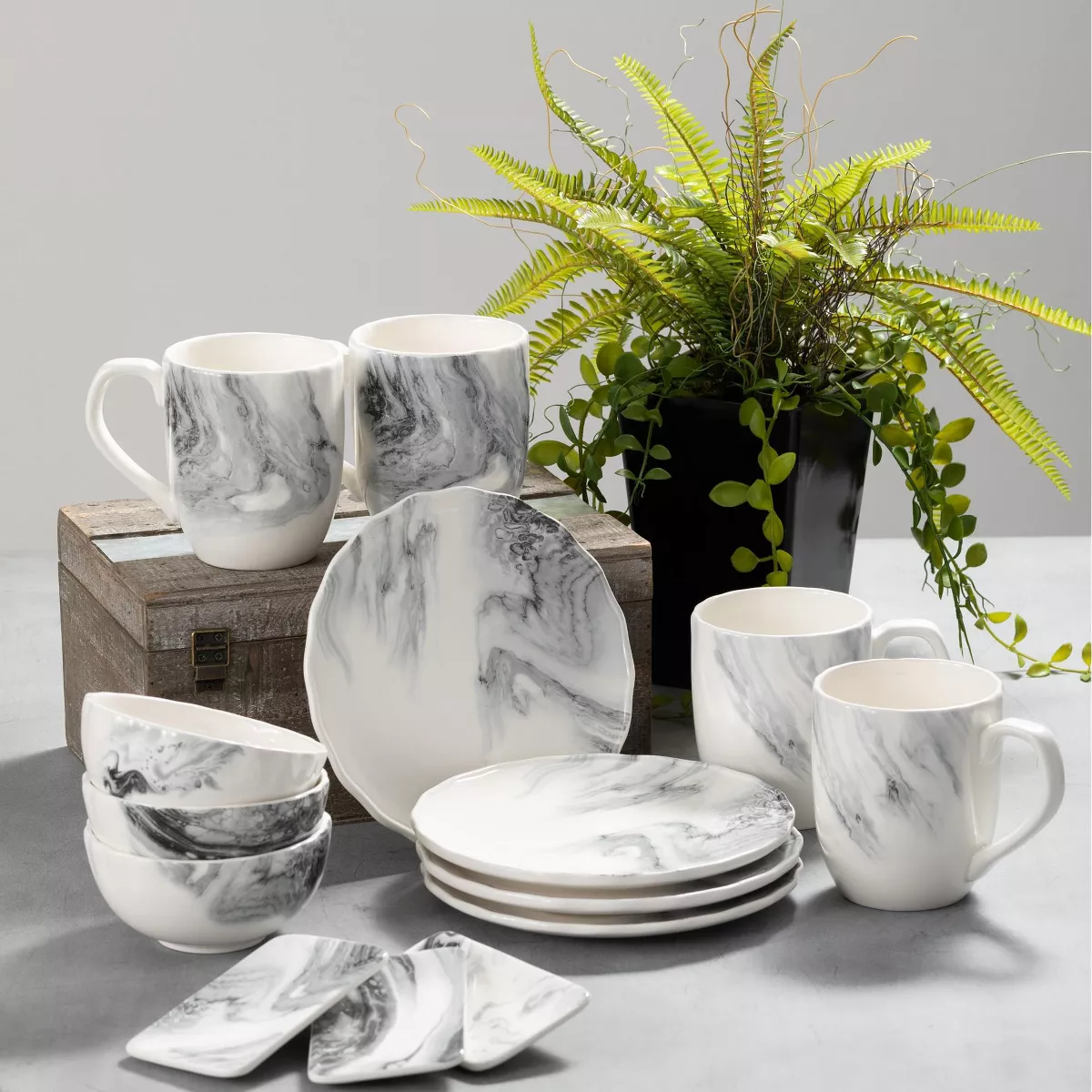 Sullivans Set Of 4 Fluid Pattern Dolomite Mugs 4.75