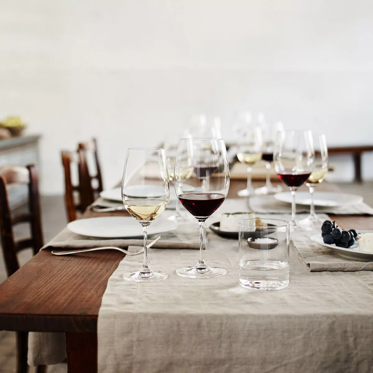 Riedel 6416/0-POL Vinum Cabernet, Souvignon, Merlot, Bordeaux Dishwasher Safe Crystal Red Wine Glass Stemware with Microfiber Polishing Cloth (8 Pack)