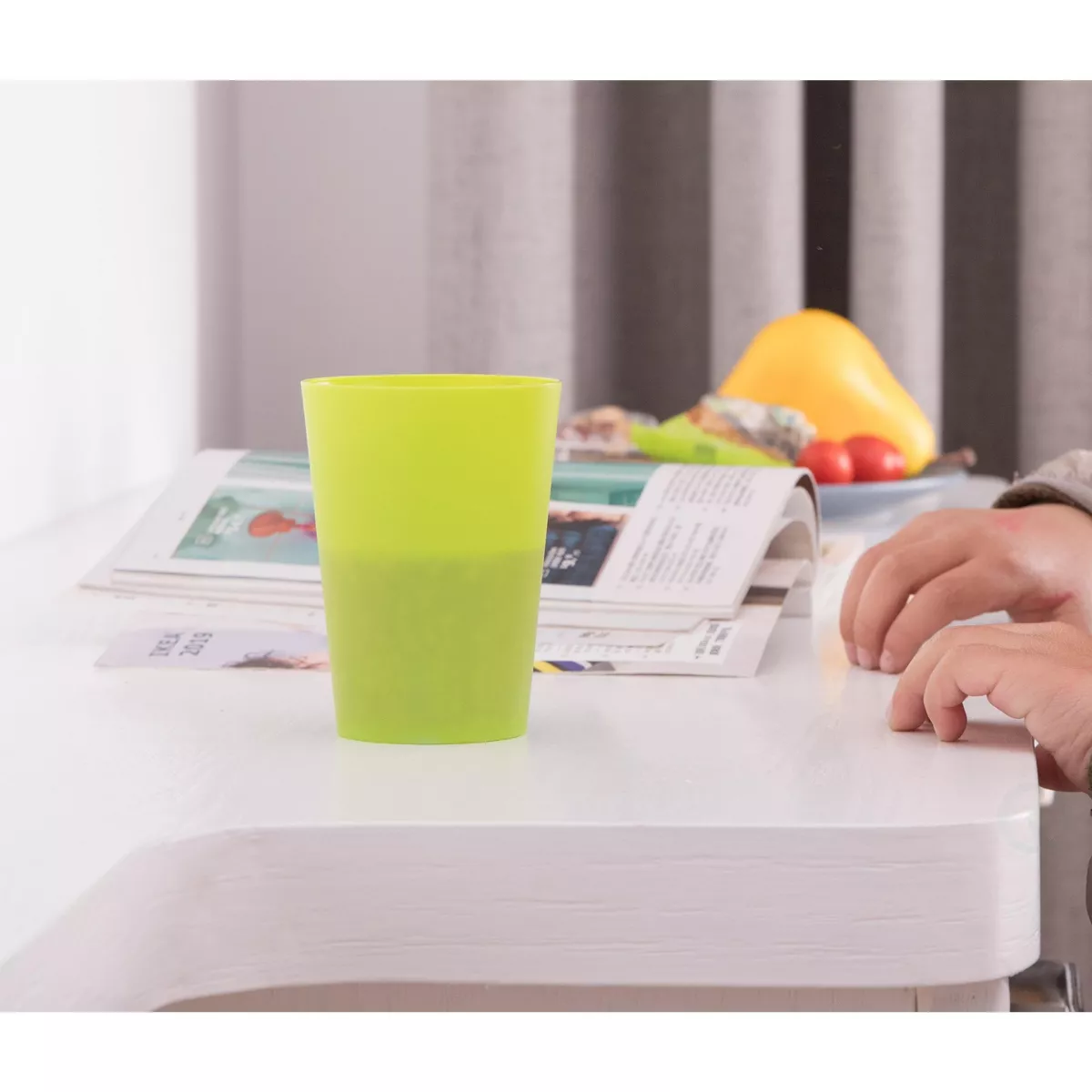 Basicwise Plastic Reusable Cups 7 OZ Set of 6 (2 Red, 2 Green, 2 Blue)