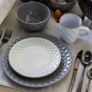 16pc Stoneware Tahitian Diamond Dinnerware Set - Elama
